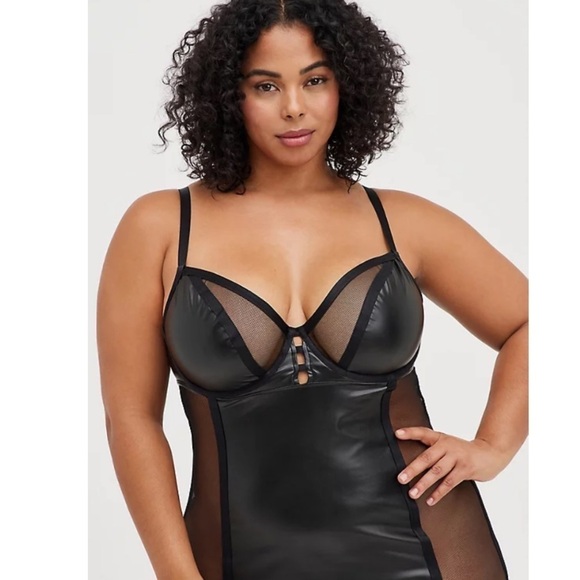Torrid size 3 UNDERWIRE CHEMISE - FAUX LEATHER & MESH BLACK - Picture 6 of 9